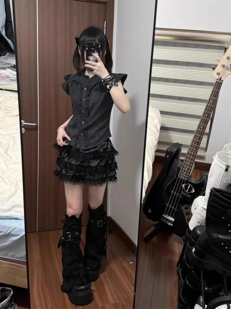 VAMPY RUFFLE TOP